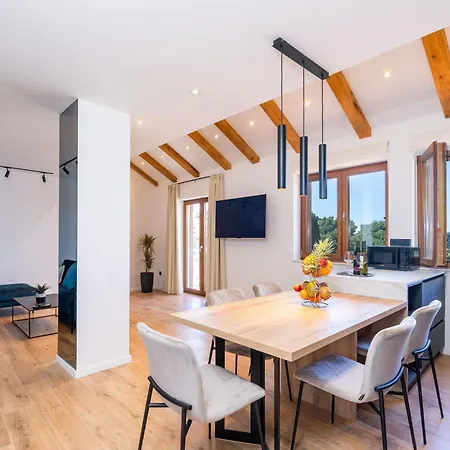 Sunset Apartment *